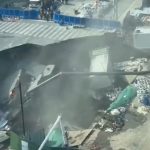 Info Shqip: Moment i frikshëm, pamjet kur një gropë e madhe hapet dhe përpin një pjesë të rrugës (VIDEO)