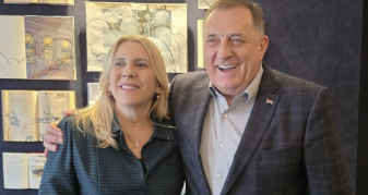 Info Shqip: Pasi u largua nga lista e zezë amerikane, Dodik publikon foto nga SHBA-ja