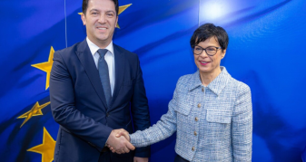 Info Shqip: Sali në Bruksel, takon komisioneren Marta Kos