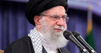 Info Shqip: Khamenei përgatit pasardhësin e tij nëse ai vritet, ja kush do të marrë udhëheqjen e Iranit
