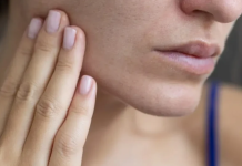 A mund të shërohet lëkura e thatë vetëm duke pirë ujë?