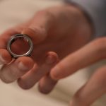 Ç’është kjo unazë që po u kërkohet ta përdorin të gjithë në SHBA?