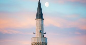 Info Shqip: Ramazani nis më 19 shkurt, falja e teravisë dy orë pas iftarit në Shkup dhe Tetovë