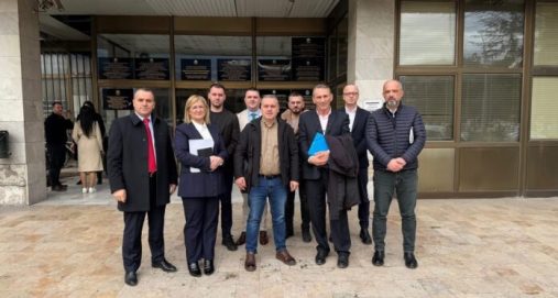 Info Shqip: “Pa shqip, s’ka shtet!” – VLEN shpërthen ndaj Minçevit: Mbledhjet njëgjuhëshe janë të pavlefshme