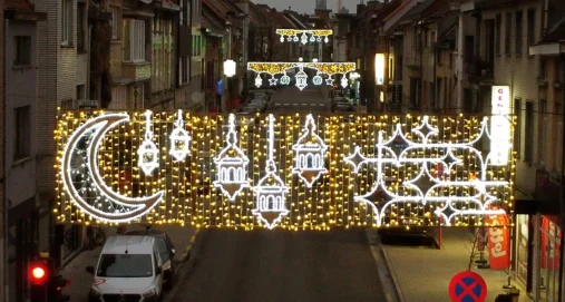 Info Shqip: Për herë të parë, Belgjika ndriçon rrugët për muajin e Ramazanit