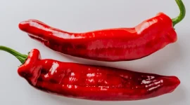 Info Shqip: Çfarë i ndodh trupit kur hani ushqime pikante? Rreziqet që i vijnë shëndetit tonë