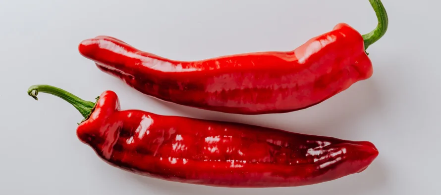 cfare-i-ndodh-trupit-kur-hani-ushqime-pikante-rreziqet-qe-i-vijne-shendetit-tone