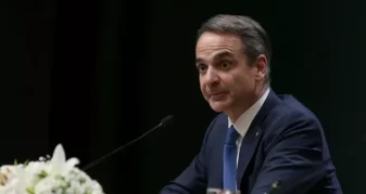 Info Shqip: Greqi, Mitsotakis rrit pagën minimale në 920 euro
