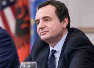 Kryeministri Albin Kurti feston ditëlindjen