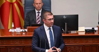 Info Shqip: Mickoski: Përpiqem ta mësoj dhe studioj gjuhën shqipe