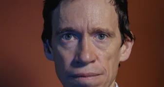 Info Shqip: Ish-ministri britanik Rory Stewart vlerëson Albin Kurtin: “Bota do të ishte më mirë nëse njerëz si ai do të dominonin politikën”