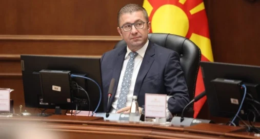 Info Shqip: Mickoski: Pres që gjatë ditës të ketë ulje të derivateve të naftës për 2,5 denarë për litër