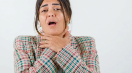 Info Shqip: Po ju merret fryma papritur dhe nuk mund të flisni? Ja çfarë nuk guxoni të bëni në këtë situatë