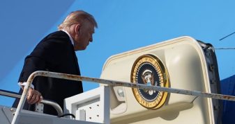 Info Shqip: Trump: Po e shkatërrojmë Iranin, vala e madhe e sulmeve ende nuk ka ardhur