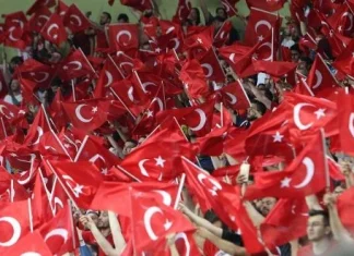 Federata turke tifozëve të saj: Himni i Kosovës duhet të dëgjohet me respektin më të madh, në këmbë dhe në heshtje