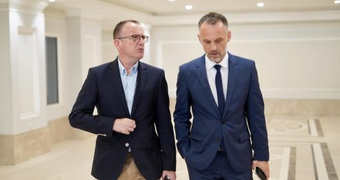 Info Shqip: A mund të ulet me Arben Fetain? Ja çka thotë Arben Taravari