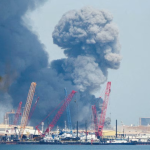 Irani godet me dronë anijen me miliona fuçi nafte të ankoruar në Dubai, shpërthen në flakë, shpëtohet ekuipazhi