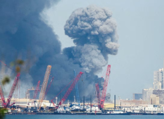 Irani godet me dronë anijen me miliona fuçi nafte të ankoruar në Dubai, shpërthen në flakë, shpëtohet ekuipazhi