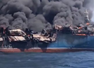 Irani sulmon anijen me flamur të Ishujve Marshall në Ngushticën e Hormuzit (VIDEO)