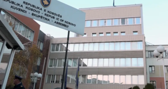 Info Shqip: Deputetët marrin paga pa punuar, kosto mbi 200 mijë euro në mars