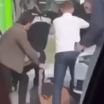 Momenti i rrahjes së gazetarit Burim Pacolli nga Mossi me dy të tjerë (VIDEO)