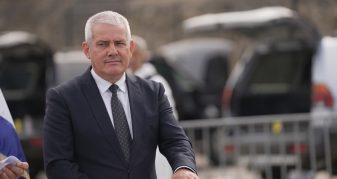 Info Shqip: Kërcënimet nga Serbia, Sveçla u kundërpërgjigjet Vulinit e Vuçiqit: Nuk na frikëson askush!