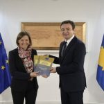 Info Shqip: Shefja e BE-së në Kosovë i prezanton Kurtit raportet për zgjedhjet
