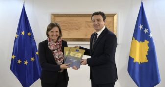 Info Shqip: Shefja e BE-së në Kosovë i prezanton Kurtit raportet për zgjedhjet