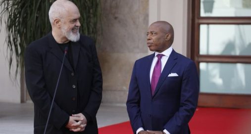 Info Shqip: Ish-kryebashkiaku i New York, Eric Adams merr shtetësinë shqiptare