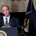 Info Shqip: Shefi i Marinës Amerikane largohet nga posti, vendimi ka ‘ efekt të menjëhershëm’