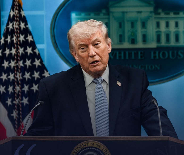 Trump kërcënon Iranin: Më mirë mos të jetë i vërtetë lajmi që keni vendosur tarifa ndaj anijeve cisternë