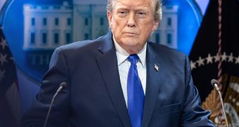 Info Shqip: “Kurthi i Hormuzit”, Trump përballë krizës që po i del jashtë kontrollit