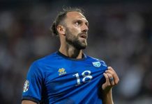 “Je gjysëm turku”! Muriqi i reagon ashpër tifozit kosovar: Kurrë hallall s’ta bëjë, Zoti të dënoftë