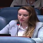 Info Shqip: Ndërpritet mbledhja në Parlament, Ilire Dauti kërkon respektim të gjuhës shqipe!