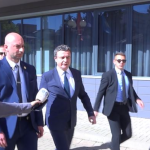 Info Shqip: Afati për presidentin po mbaron, Kurti shmang përgjigjen për Osmanin