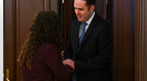 Info Shqip: LDK-ja hap dyert për Vjosa Osmanin: Synojmë kthimin e të gjithë anëtarëve