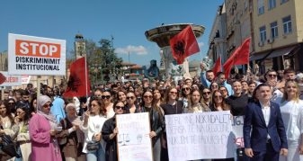 Info Shqip: “Do të kthehemi përsëri!”, Studentët dërgojnë mesazh të fortë Fillkovit për provimin e jurisprudencës