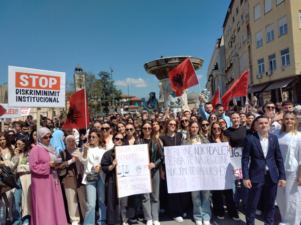  Do të kthehemi përsëri    Studentët dërgojnë mesazh të fortë Fillkovit për provimin e jurisprudencës