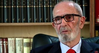 Info Shqip: Amaneti i fundit i Rexhep Qosjes, çfarë shkroi në letrën e fundit?