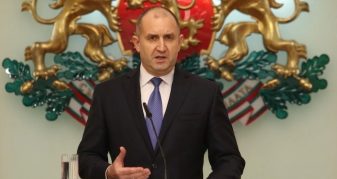 Info Shqip: Ish-presidenti Radev triumfon në zgjedhjet në Bullgari