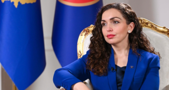 Info Shqip: “Mjaft më!”, Osmani shfaqet me portretin e Rugovës në prapavijë, fton qytetarët që të bashkohen në misionin e saj