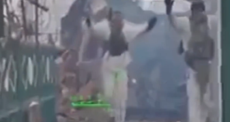 Info Shqip: Pa u shkrepur asnjë plumb, momenti kur 2 ushtarë rusë i dorëzohen robotit ushtarak ukrainas (VIDEO)