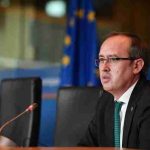 Info Shqip: Reagon Avdullah Hoti, del me paralajmërim