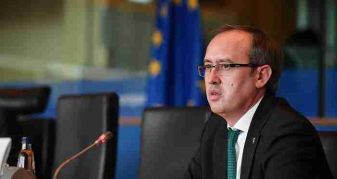 Info Shqip: Reagon Avdullah Hoti, del me paralajmërim