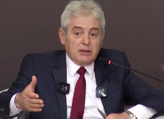 Samiti i diasporës në Tiranë: Kur Ali Ahmeti sulmon fenë për pikë politike!