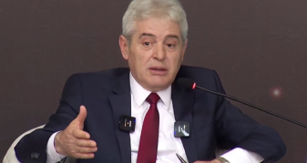 Info Shqip: Samiti i diasporës në Tiranë: Kur Ali Ahmeti sulmon fenë për pikë politike!