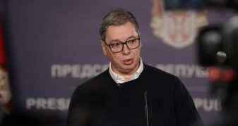 Info Shqip: Vuçiq i kërkon Hagës lirimin e kriminelit Mlladiq: Gjendja e tij është shumë e rëndë