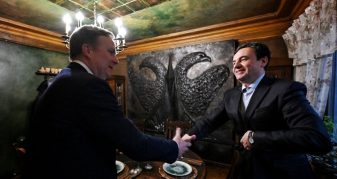 Info Shqip: Kurti mbrëmë takoi Sorensenin, çka biseduan?