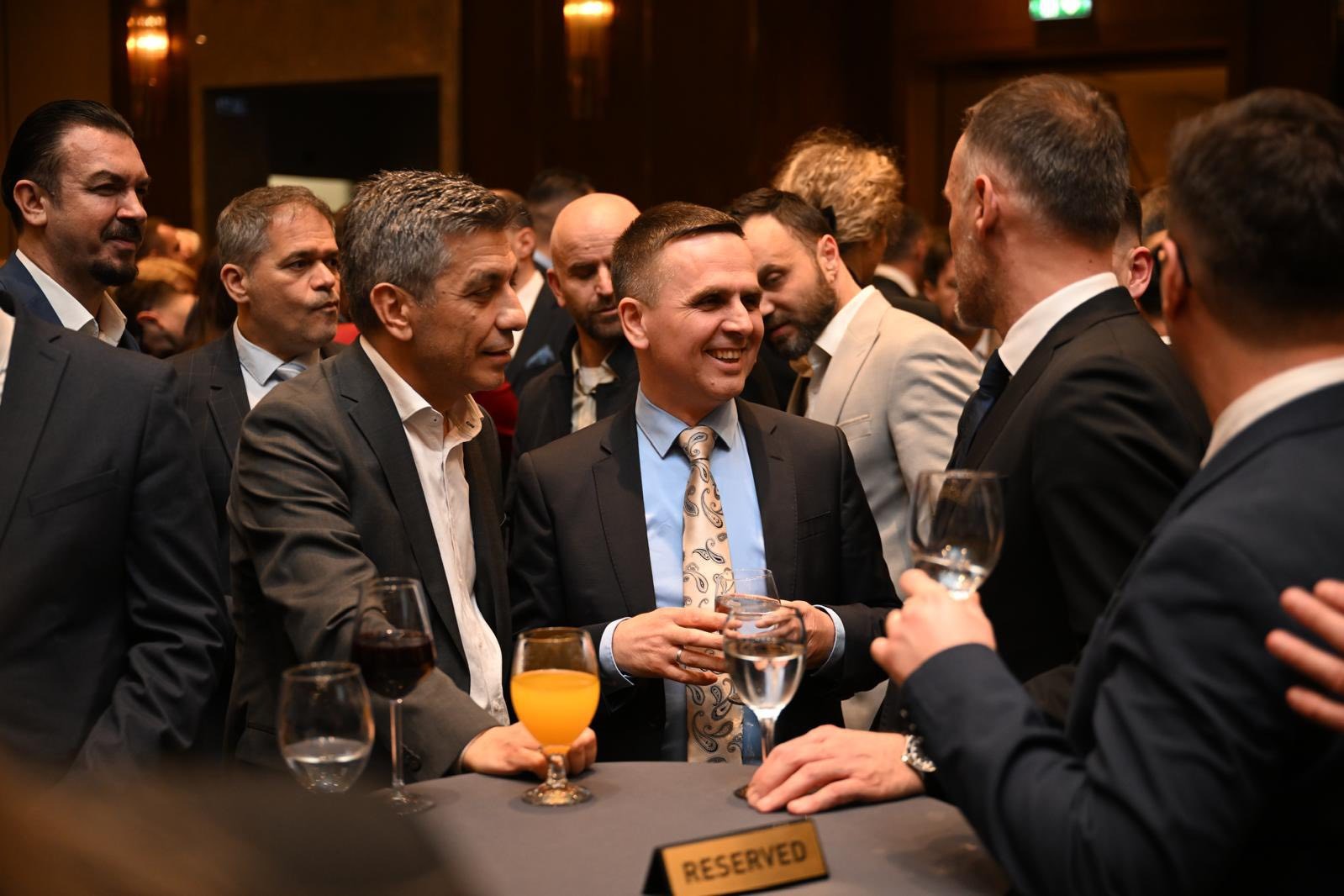 Kongresi i parë i partisë VLEN  më 9 maj  Kasami  Do të ketë dy bashkëkryetarë  dy nënkryetarë dhe sekretar gjeneral