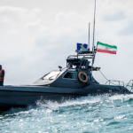 Info Shqip: Garda Revolucionare iraniane sulmon anijen amerikane me 5,000 ushtarë në Oqeanin Indian